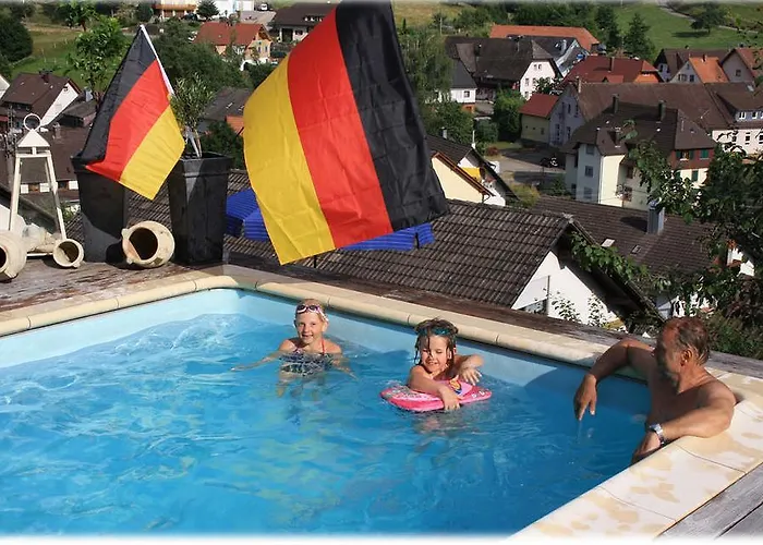 Panoramaferienwohnung Monika Mit Pool Appartamento